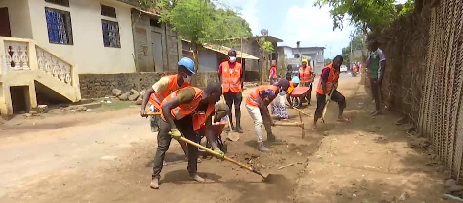 image Les habitants de Mbatsé se préparent pour la période pluvieuse